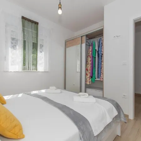 Seaview Oscar Apartment *