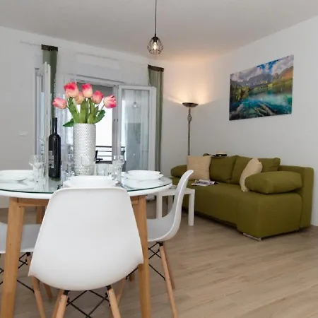 Seaview Oscar Apartment
