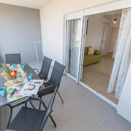 Seaview Oscar Apartment